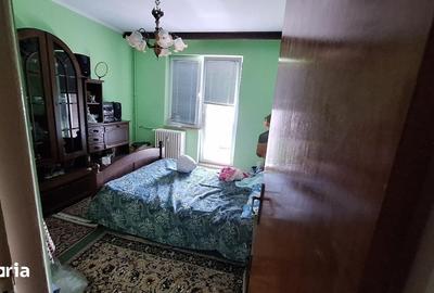 Apartament cu 3 camere semidecomandat în Titan