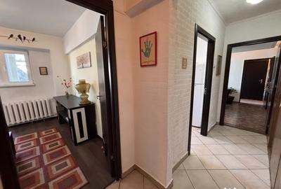 Apartament cu 3 camere semidecomandat, mobilat în Iancului