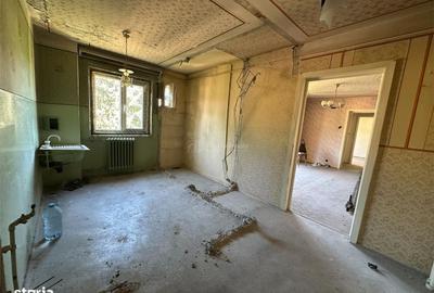Apartament cu 3 camere semidecomandat în Central