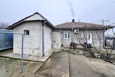Casă individuală cu 4 camere cu Canalizare în Central