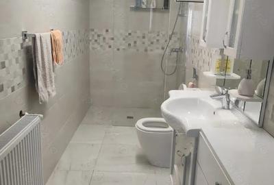 Casă cu 6 camere în Central