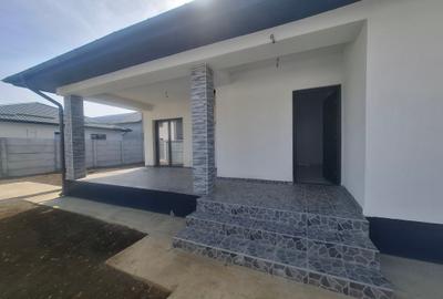 Casă individuală cu 3 camere cu Teren 300 Mp în Țegheș