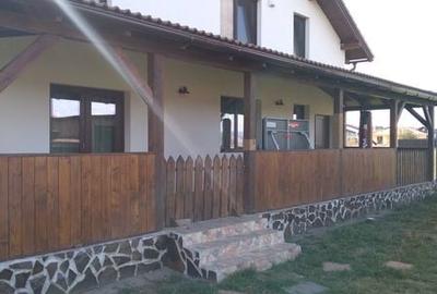 Casă cu 4 camere cu Teren 1000 Mp în Central