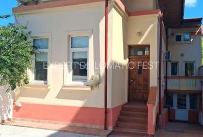 Casă cu 8 camere cu Teren 132 Mp în Tineretului