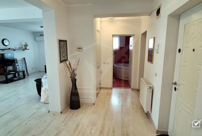Apartament cu 3 camere semidecomandat, mobilat în Bună Ziua - 3