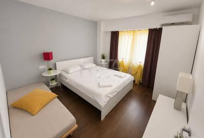 Apartament cu 3 camere semidecomandat, mobilat în Ștefan cel Mare