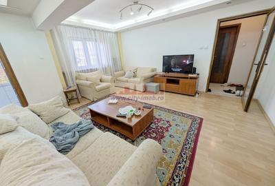 Apartament cu 4 camere semidecomandat, mobilat în Central