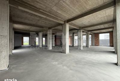 Spațiu comercial, de 550 mp, în Central - 4