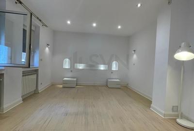 Apartament cu 5 camere semidecomandat, mobilat în Capitale - 8