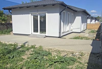 Casă individuală cu 3 camere cu Canalizare în Lunca Cetățuii