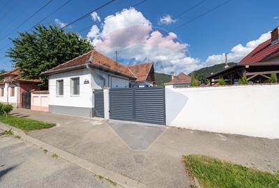 Casă individuală cu 4 camere cu Teren 560 Mp în Central
