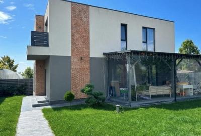Casă cu 5 camere cu Teren 580 Mp în Balotești