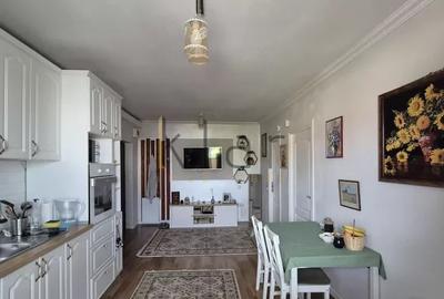 Apartament cu 3 camere semidecomandat, mobilat în Florești
