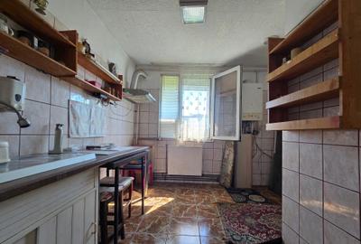 Apartament cu 3 camere decomandat în Drumul Taberei
