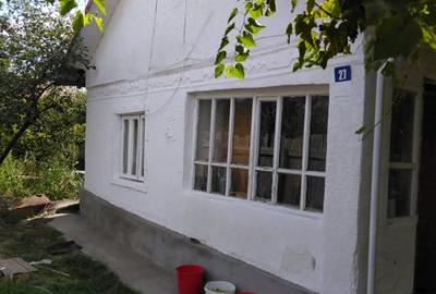 Casă cu 4 camere cu Teren 1000 Mp în Ghindeni