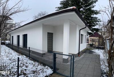Casă cu 3 camere cu Teren 30 Mp în Central - 1