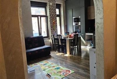 Apartament cu 3 camere decomandat în Central