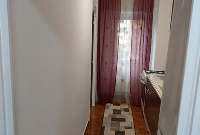 Garsonieră decomandată în Tei