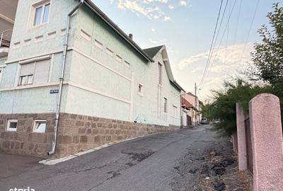 Casă cu 4 camere în Central