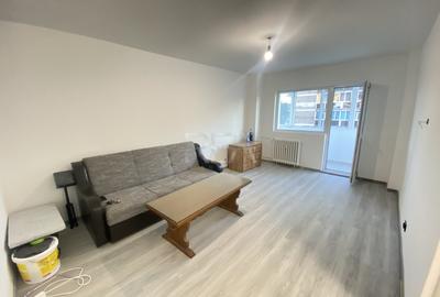 Apartament cu 2 camere semidecomandat, mobilat în Rahova