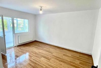 Apartament cu 4 camere decomandat în Dacia