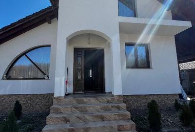 Casă cu Teren 500 Mp în Central