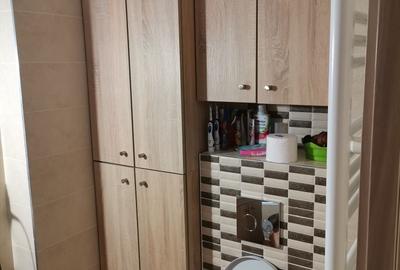 Apartament cu 3 camere semidecomandat în Central - 1