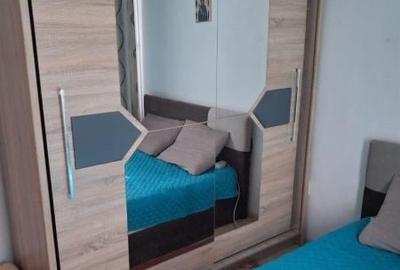 Apartament cu 3 camere semidecomandat, mobilat în Tomis Nord