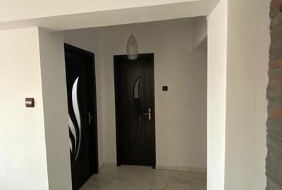 Apartament cu 3 camere semidecomandat în Fălticeni