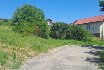 Teren de 2000 mp, în Central