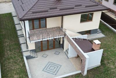 Casă cu 6 camere cu Teren 500 Mp în Miroslava