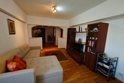 Apartament cu 3 camere decomandat, mobilat în Tei