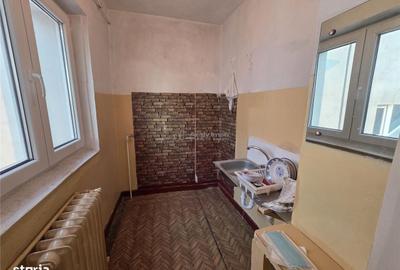 Garsonieră decomandată în Gorjului