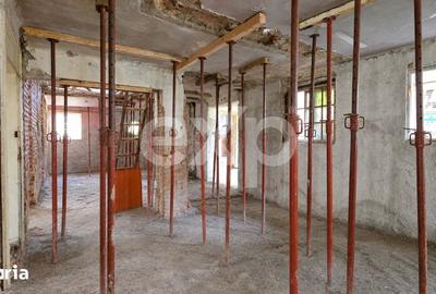 Casă cu 9 camere cu Teren 1048 Mp în Central