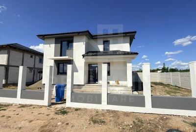 Casă cu 5 camere cu Teren 300 Mp în Preajba