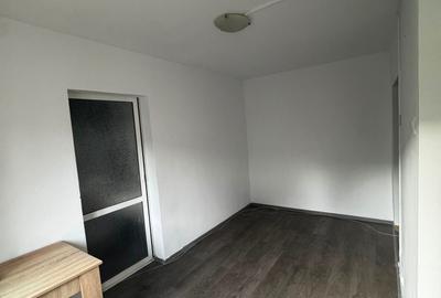 Apartament cu 2 camere nedecomandat în Podu Roș