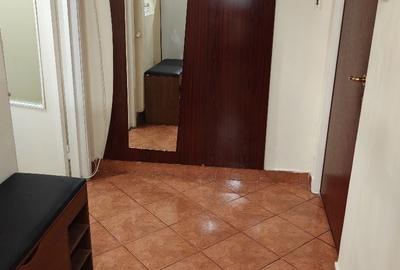 Apartament cu 3 camere semidecomandat în Dosu Bricii