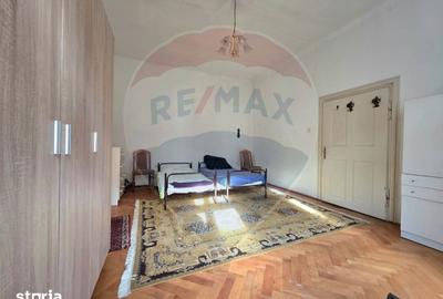 Casă cu 4 camere cu Teren 332 Mp în Ultracentral - 2