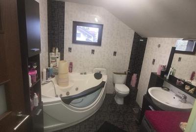 Casă cu 4 camere cu Teren 500 Mp în Central