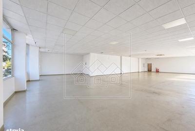 Spațiu comercial, de 230 mp, în Central