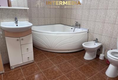 Casă individuală cu 4 camere cu Canalizare în Cetate - 8