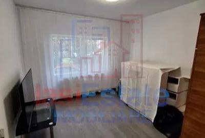 Apartament cu 3 camere decomandat în Filiași
