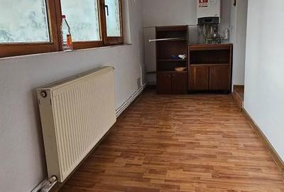 Apartament cu 3 camere în Central - 1
