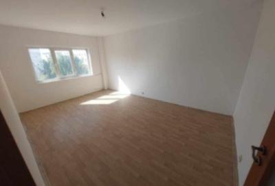 Apartament cu 2 camere decomandat în Micro 12 - 12