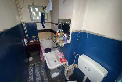 Apartament cu 3 camere semidecomandat în Km 4