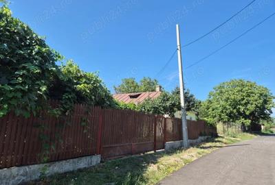 Casă cu 3 camere cu Teren 1000 Mp în Cotești