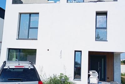 Casă individuală cu 5 camere cu Canalizare în Tunari