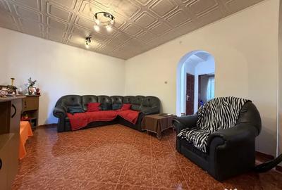 Casă cu 6 camere cu Teren 641 Mp în Ghiroda