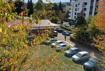 Apartament cu 3 camere semidecomandat în Central