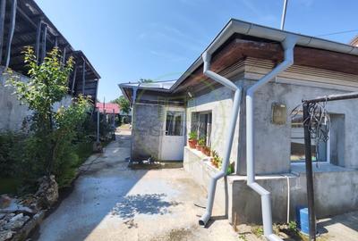 Casă individuală cu 3 camere cu Canalizare în Bariera Vâlcii